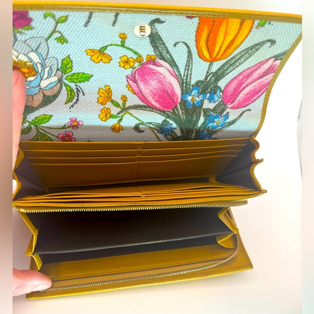 Gucci Continental Wallet Flora Goldenrod Leather W Rare Floral Canvas Lining - Picture 3 of 12